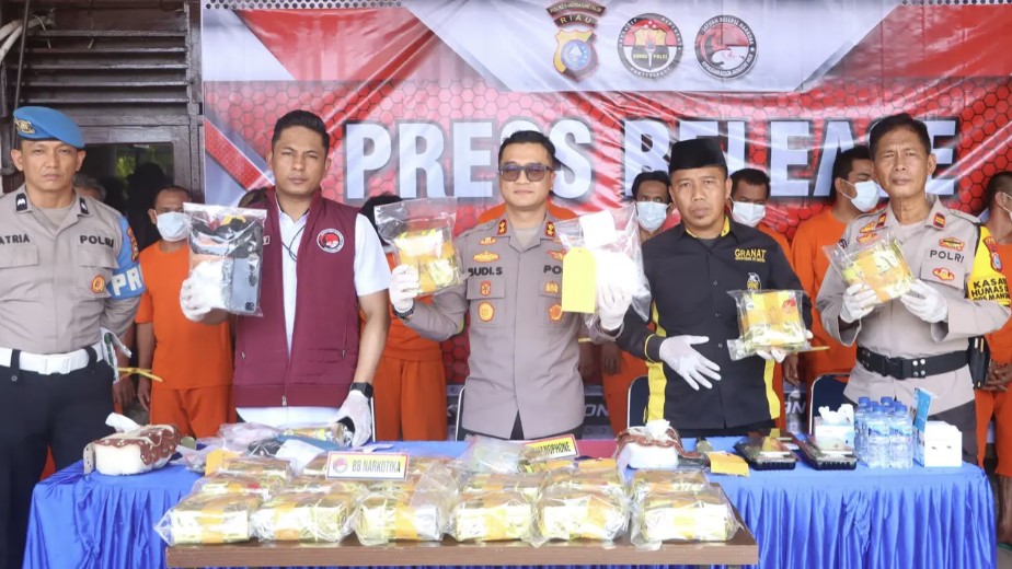 iverctins.com, 3 Orang Penyelundup Sabu di Tangkap di Riau Sebelum ke Jawa